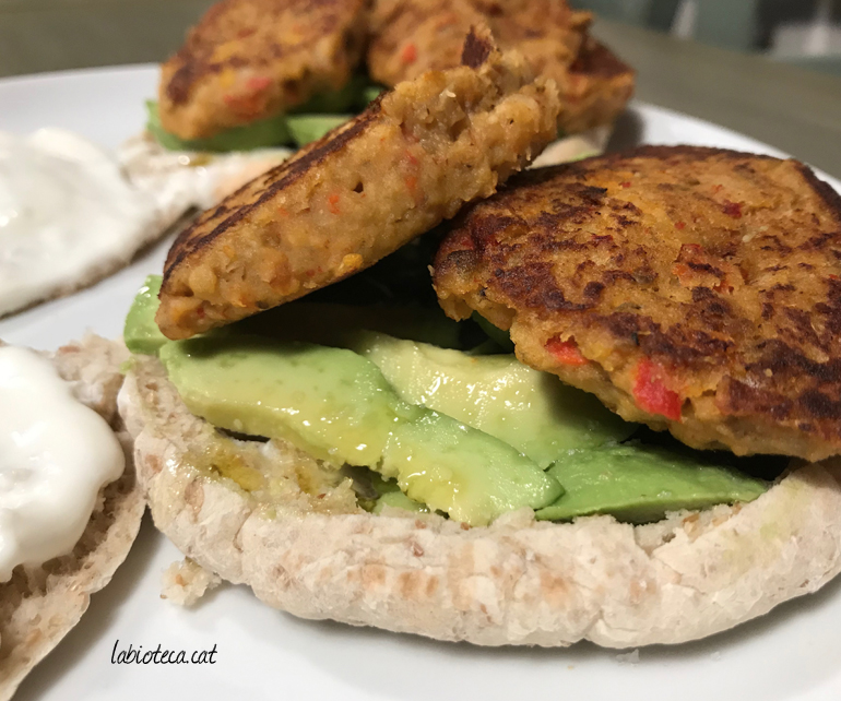 hamburguesa cigrons la bioteca